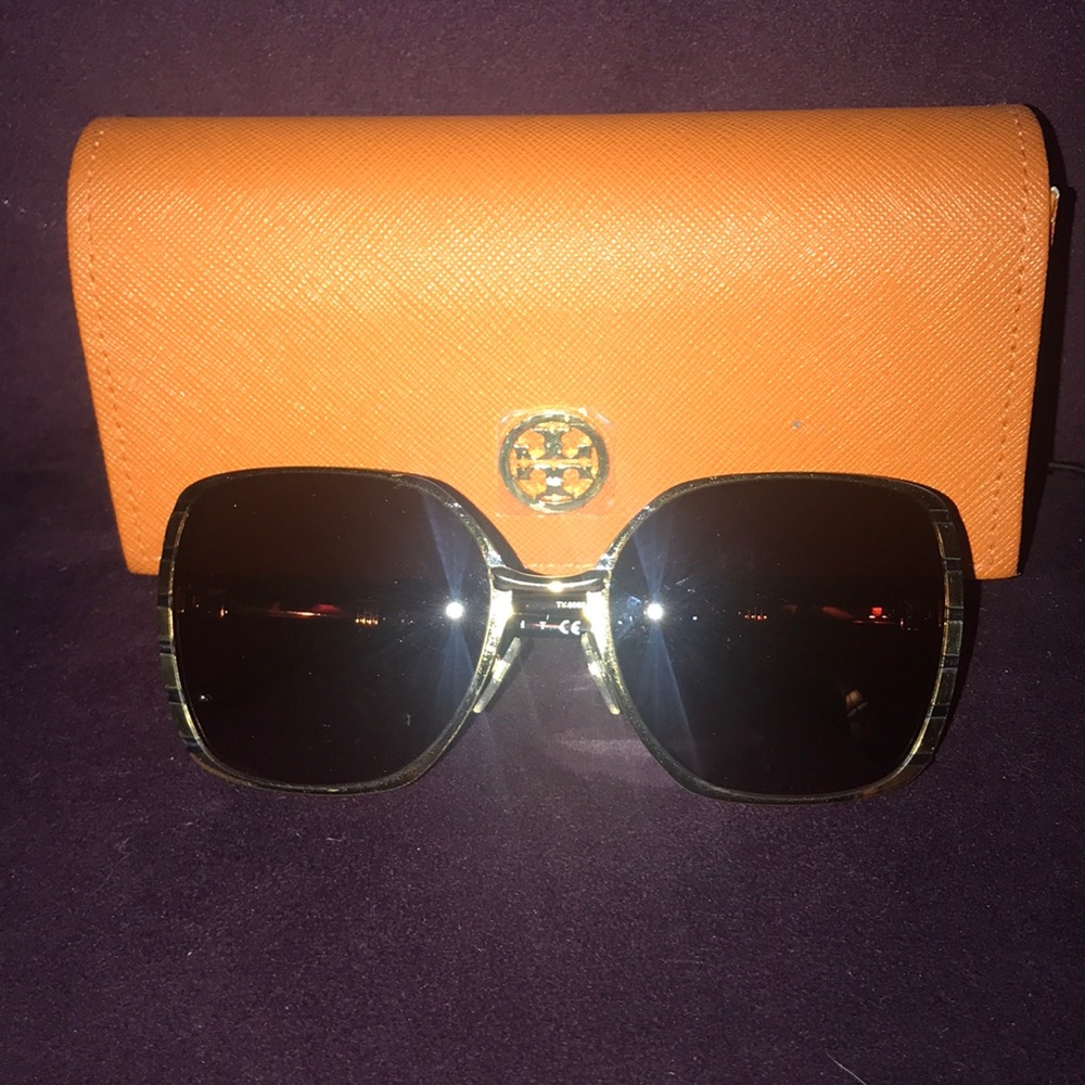 Timeless Tory Burch sunglasses with original case